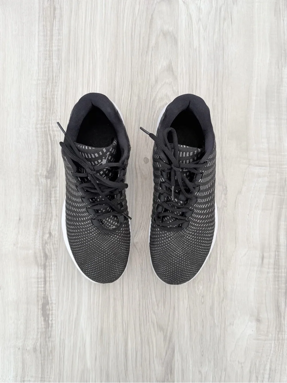 Nike Air Jordan B. Fly sneakers in a Black/Dark